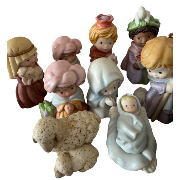 Heavenly Blessings Nativity Collection 11-Piece Set 1986-87 Avon - Picture 3 of 16